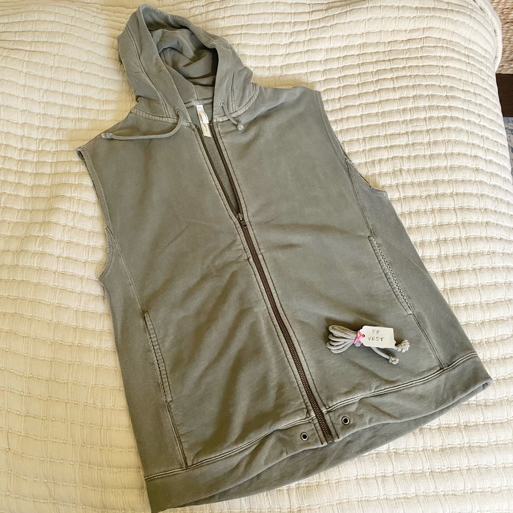 FP / Vagabond Vest in Khaki - Picture 5 of 7